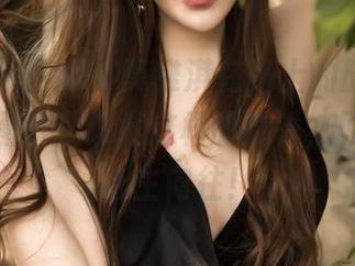 GIRLT果团网 – 莫雅淇在路上的旅行，旅拍中的图片就该是这样的随性，原图让人心生向往！