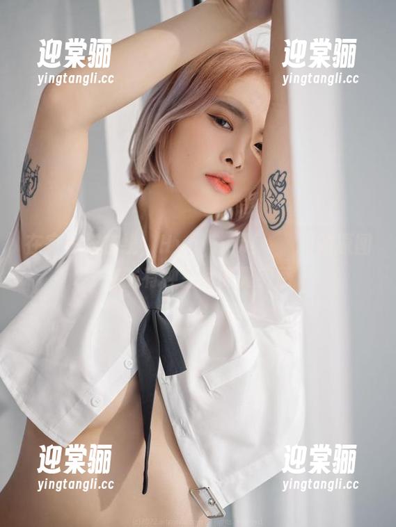 在家一样在线，Hyoyeon(김효연)的原图突然有种生活的真实感