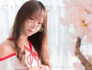 Money冷冷的校服随意——原图和写真互动起来时的别扭感。