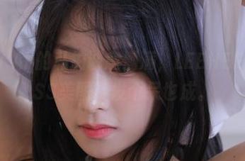 Myung Ah的私拍诚意满满，LEEHEEEXPRESS美图，发个呆也成。