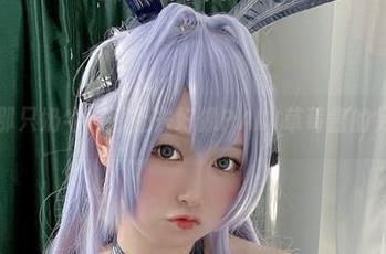 作品中那只奶牛,看上去好像PAKI草莓酱的另一面?