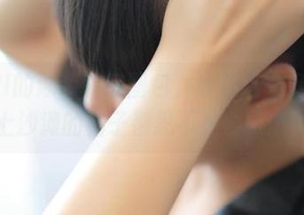 ROSI的泳装私房图包,泳装这么好看,边上沙滩的椅子都忍不住要嫉妒了。