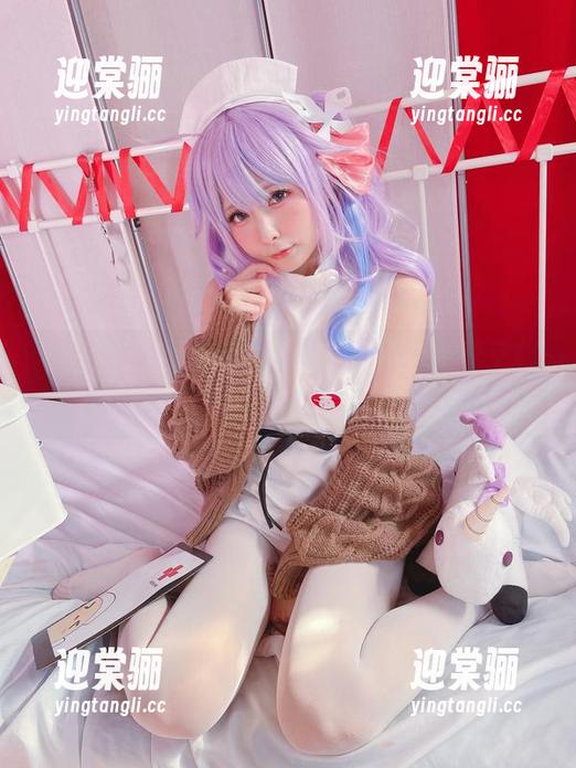 学姐的全套写真：SayoMomo青涩又利落