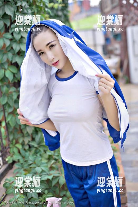 TGOD推女神 - 最新莫晓茜sunny泳池照片，水中的优雅，心中却在默念：希望水下没有小虫！