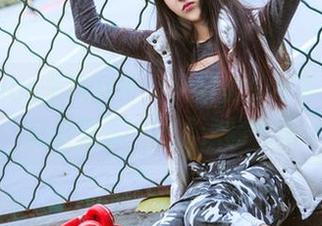 TouTiao头条女神 – 大蜜蜜的写真，办公室里透着一丝挑逗的气息