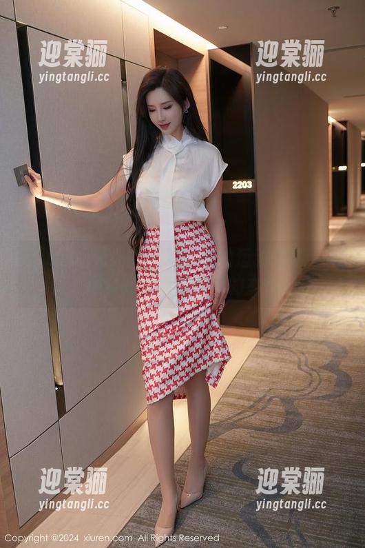 Xiuren秀人网-Zoe柚柚 Xiuren秀人网 - Zoe柚柚运动画册:一场全套气质与俏皮的杰作