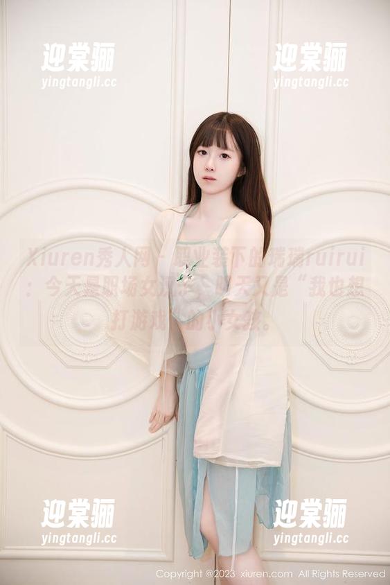 Xiuren秀人网 - 职业装下的瑞瑞ruirui：今天是职场女汉子，明天又是“我也想打游戏”的小女孩。