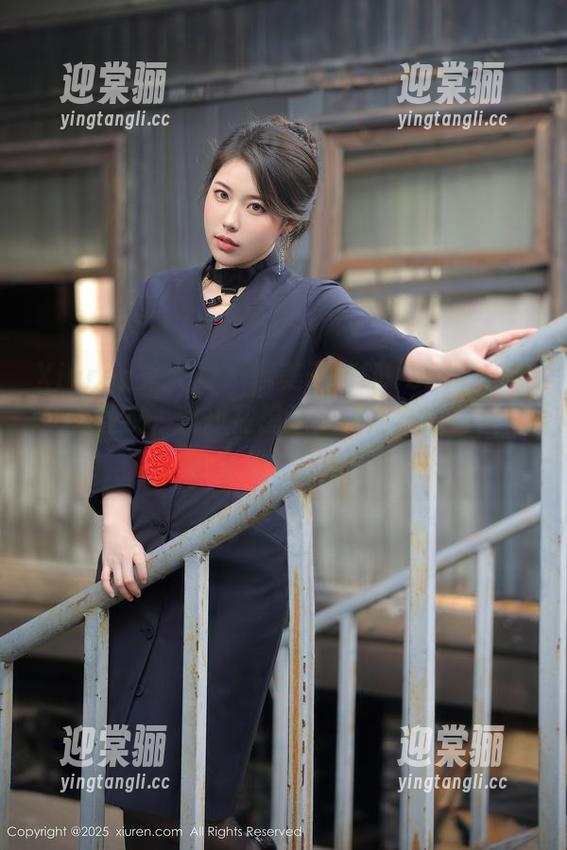 Xiuren秀人网 - 糯美子MINIbabe穿着全套睡衣，我却在想这穿搭能不能穿出门？下载试试看！