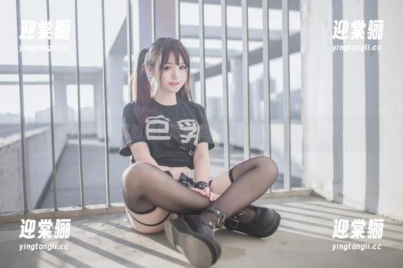 被Yoko宅夏的黑色写真捉住？下载又能有多深刻…