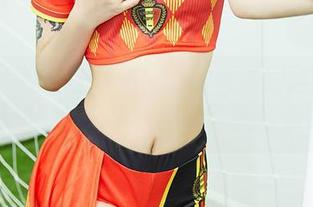 YouMi尤蜜荟 – 旗袍下的轻声细语：李纤纤的图片合集，猫咪可能在偷听