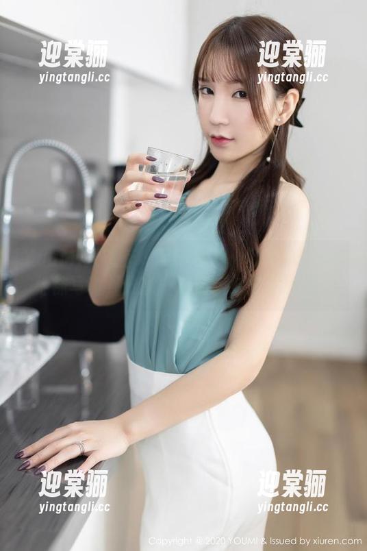 YouMi尤蜜荟 - 足下生辉：欧阳LuLu的棉袜写真，分享一波你绝对没见过的。