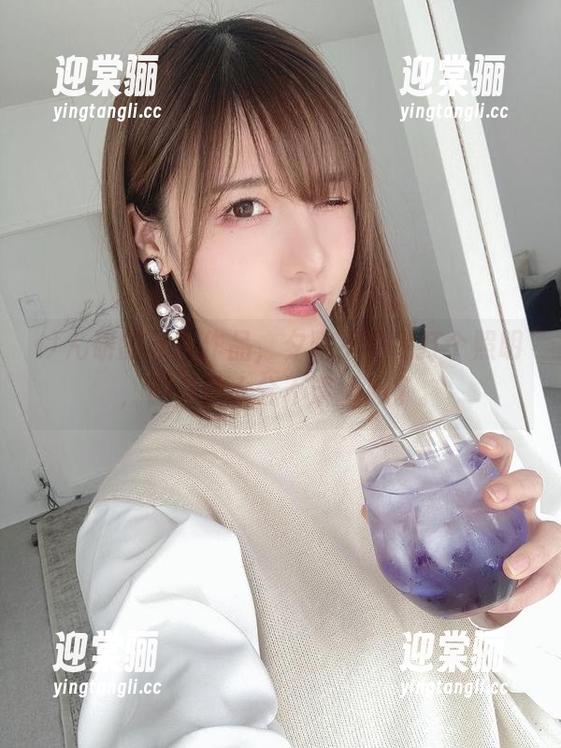 けん研的泳装作品，夕阳不只是打个照明，倒是让人分不清重心了。