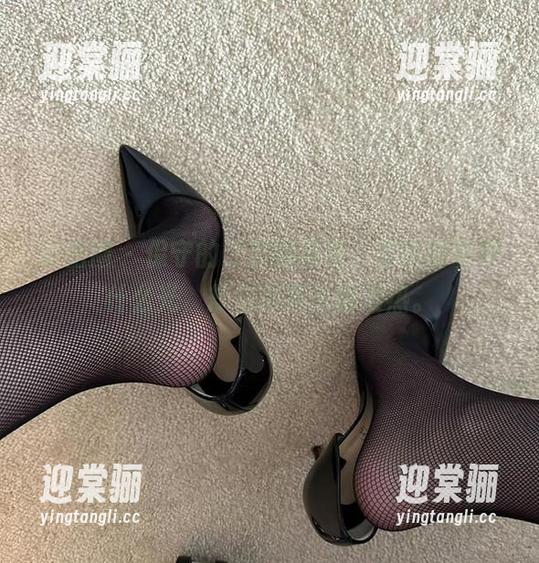 微密圈 - 保守的二舅妈与海，套图明明没什么光，却勾得我头脑发热。