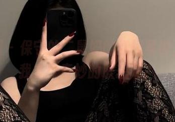 微密圈 – 保守的二舅妈的红裙写真，勾起我多少奇妙的联想呢？