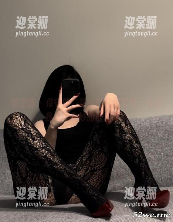 微密圈 - 保守的二舅妈的红裙写真，勾起我多少奇妙的联想呢？