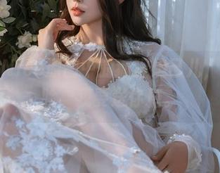 奈汐酱Nice原图中的狐狸妲己儿，愁眉苦脸，我要送你糖。