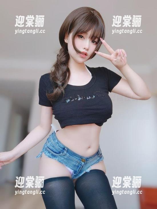 精选女主K的写真，她的姿态好像在说...你喜欢这样的我吗？