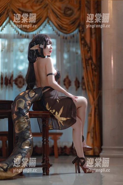 宫本桜的七草荠COS，今天想让你大呼“哇”！