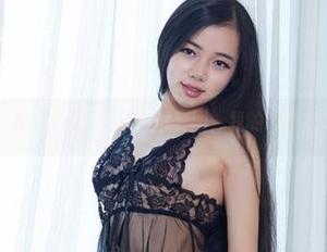 尤物馆 – Kely香香这组白丝套图，我的眼睛损失惨重。