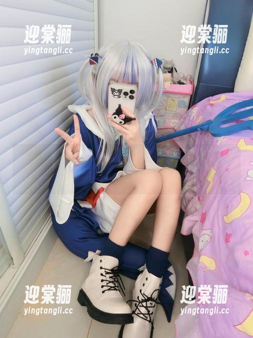 摇摇乐yoyo的瑜伽姿势：这是在做瑜伽，还是在拍cos？迷糊了…