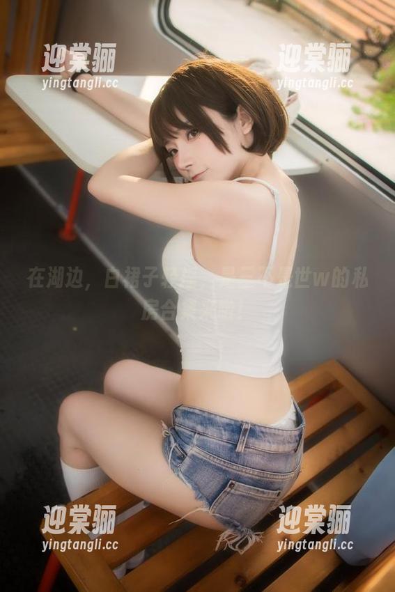 在湖边，白裙子轻摇，是三不是世w的私房合集来啦！