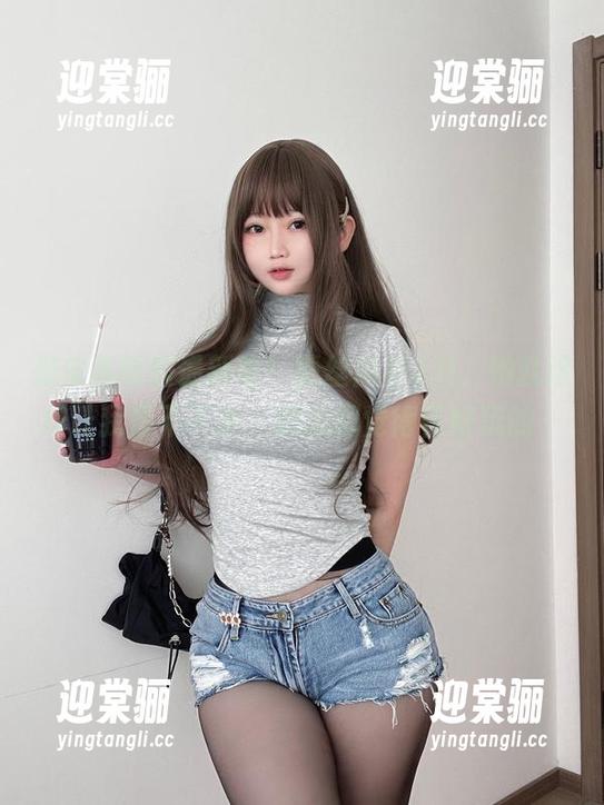 是依酱呀的最新呢！蕾丝内衣2.0，她就这样让我停不下来，想想都觉得怪好玩的～