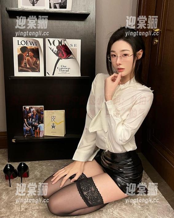 是小逗逗 微密圈 - 高跟鞋中的是小逗逗:私拍不只是摆姿势,还有那种“要命”的气场