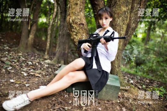 果团网 - 摆脱传统？周妍希职业装图册里的另一面