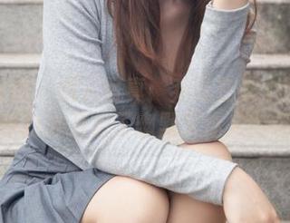梦丝女神 – 双人写真：乔儿在这个图册里，似乎意外开启了幽默又迷人的氛围。