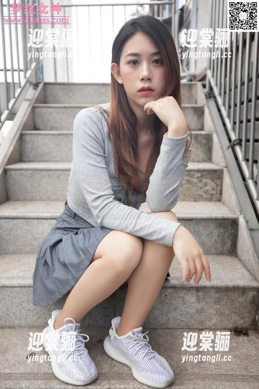 梦丝女神 - 双人写真：乔儿在这个图册里，似乎意外开启了幽默又迷人的氛围。