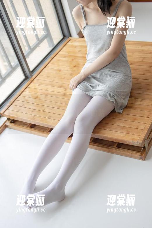 森萝财团校服黑丝学妹合集：看她们的黑丝腿，结果我完全跑偏了哈哈，情绪飞了起来。