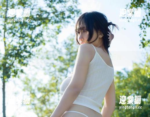 浅安安：这全套丝袜图集，撩到不行啊