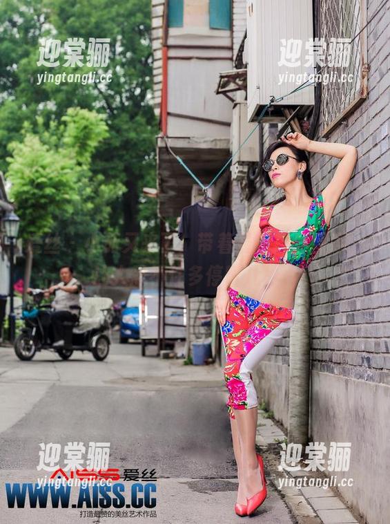 爱丝 - 小茹又来了！带着最新户外图库，让人忍不住多停留几秒。