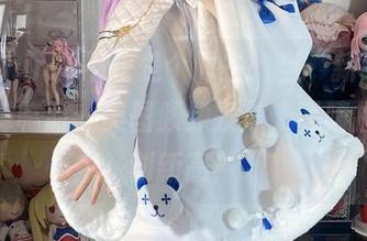 白栎Shirly不止是个博主:当“新约能天使”降临时,美图频频发放,吸睛指数再创新高!