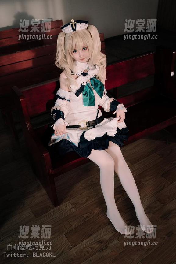 白莉爱吃巧克力的高清写真，棉袜是个小插曲，还是大角色？