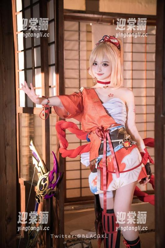 翻阅白莉爱吃巧克力的图册，睡衣写真悄悄让人想起了那个慵懒的下午，呵，有点特别的氛围。