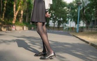 坐在课桌上的顽皮:祖木子带你体验免费下载不被质疑的灵感!