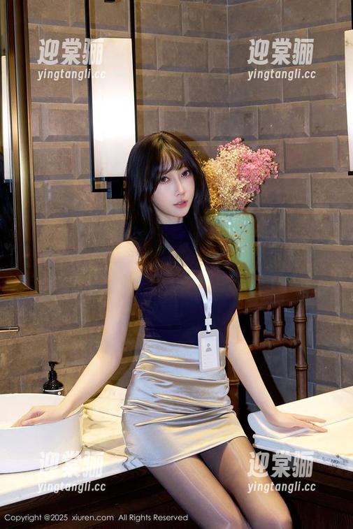 秀人网 - Lovely璐璐的吊带秀：从原图中读懂她的小心思。