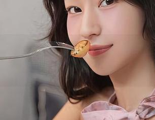 秀人网 – 蕾丝慢慢附在利世的身上,图集里的每一缕都是诱惑吗?真心不敢确定。