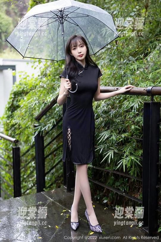 秀人网 - 林若凡F在高清套装中的深邃眼神，下载后或许会有灵魂拷问