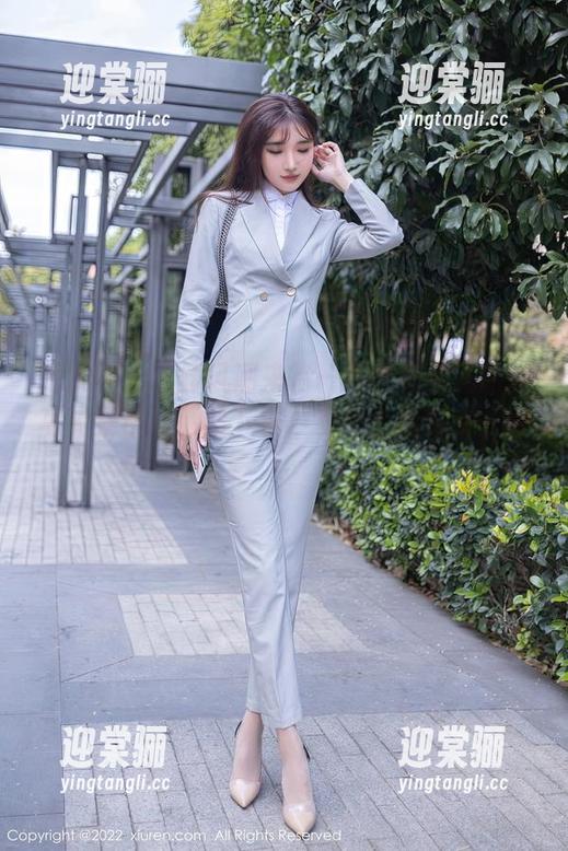秀人网 - 灰丝风潮来临—再等艾希儿的新写真集不如赶紧下载，衣架上随时来一波！