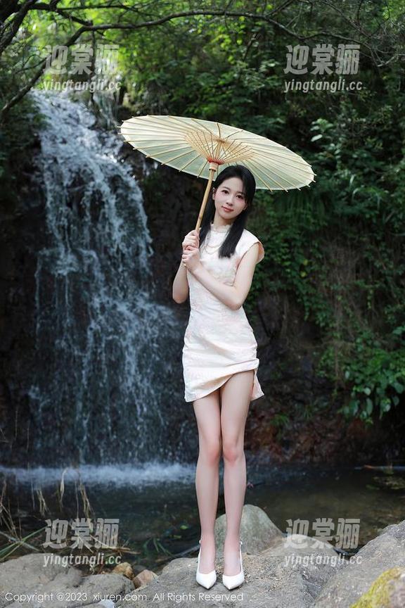 秀人网 - 刷了这么久，终于等到黄可Christine和她妹妹的写真资源！