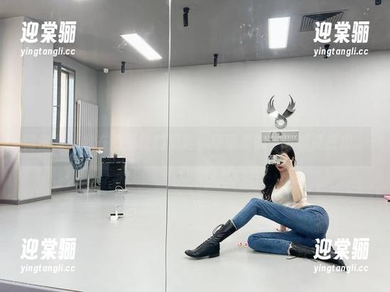 微密圈 - 我在看葛征的黑丝，原图里的一切都是折磨。