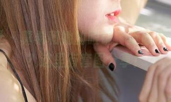 蜜桃社 – 真希和她的眼镜，资源不止一副？这里有套图分享！