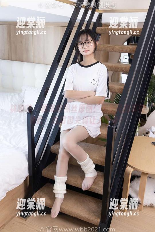 袜啵啵 - 橘橘的黑丝原图：无圣光的真实体验，透明脚尖真让人好奇！