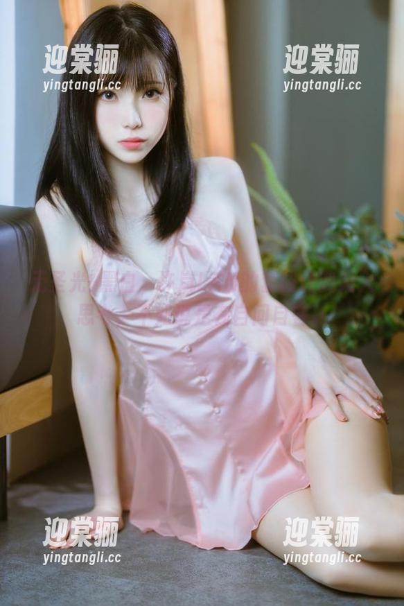 无圣光+黑白，许岚LAN的套图让我陷入思考，不如说是在自问自答。