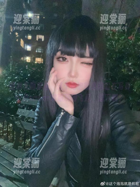 拯救无聊穿搭，这个泡泡就是逊啦在写真中把saber常服玩得飞起，想下载？