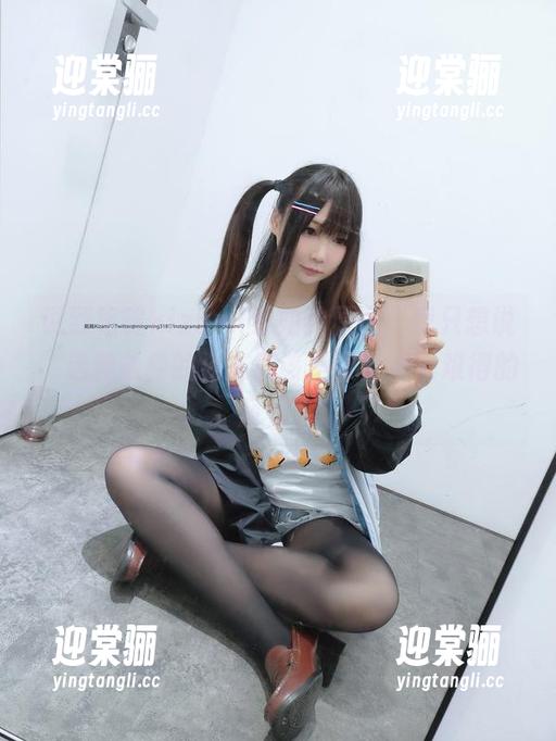 说到铭铭kizami学姐的原图，我只想说，这种放松的姿态应该是课堂上最难得的风景。