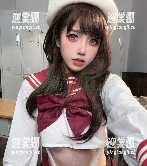 阿薰kaOri 天台上的阿薰kaOri,福利满满,作品散发着懒散却让人心痒的气息。