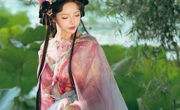 雯妹不讲道理的照片又来了，这次是灰色兽耳猫娘，还想不想再多看一眼？